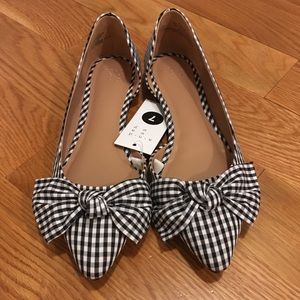 NWT gingham pointed-toe flats with bow